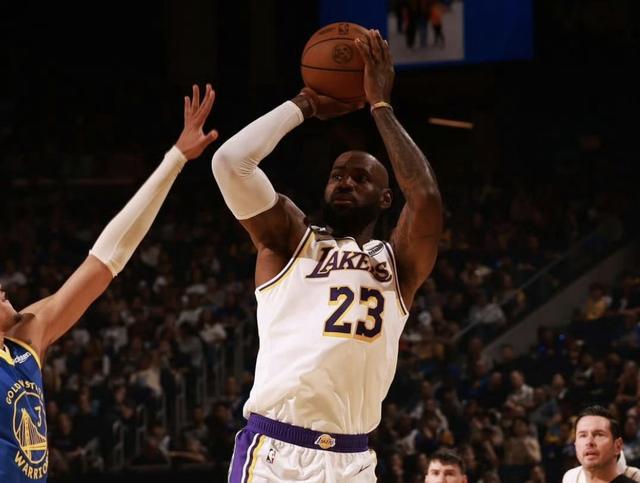 kaiyun-名记：建议詹姆斯学习霉霉，和每支球队都签一周进行退役巡演